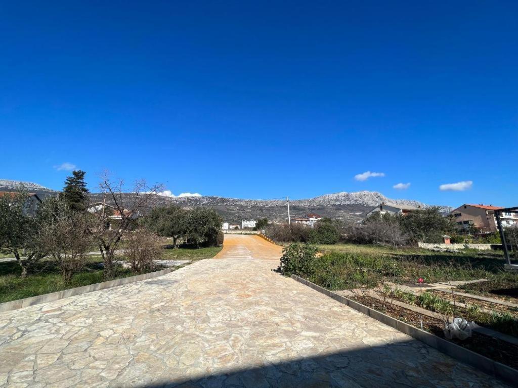 Spacious Apartment Close To The Sea In Split Area Kaštela Zewnętrze zdjęcie